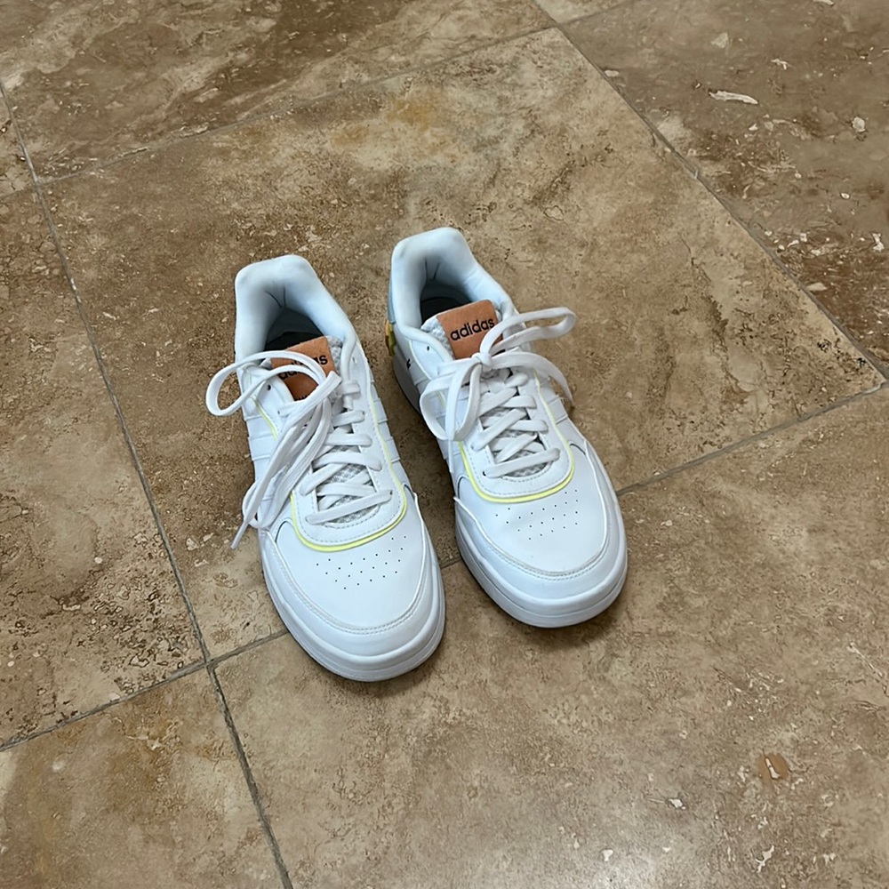 Adidas like new size 6.5 worn once